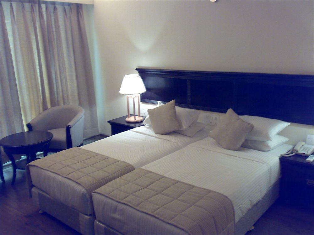Inventree Hotels & Resort Hinjawadi Exteriör bild