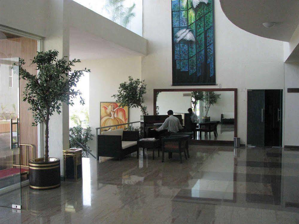 Inventree Hotels & Resort Hinjawadi Exteriör bild